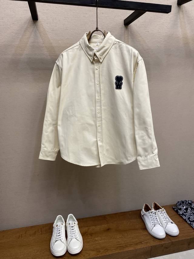 Ami X Wooshik's new long-sleeved logo shirt with logo on the Wdc 25. This unisex