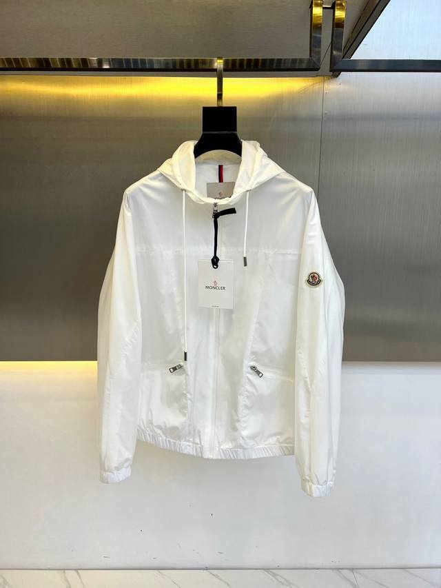 Mon, a new 2025 hooded jacket. Made from imported eco-friendly fabric, it's incr