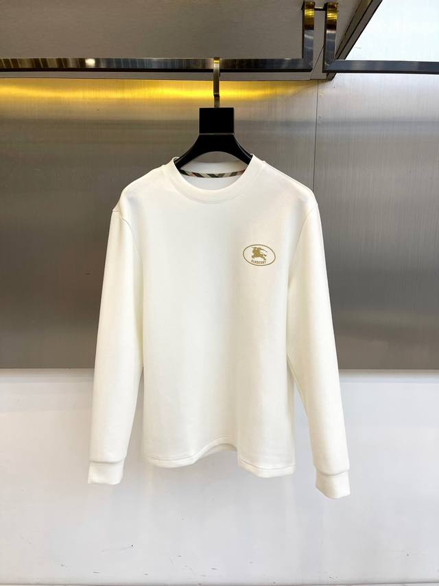 Burberry, Fall/Winter 2025 long-sleeved base layer. DDD. The oval gold logo on t