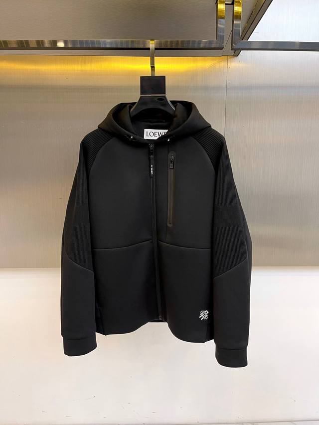 Loewe, 2025 Autumn/Winter new hooded jacket, air layer fabric, light and burden-