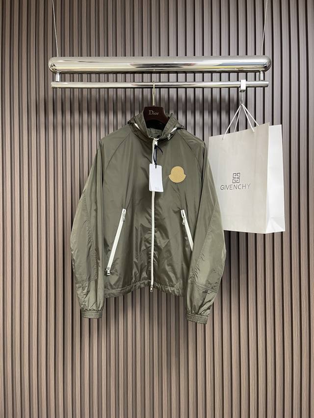 Moncler's new fall 2025Ss hooded jacket is in immaculate condition, reversible f