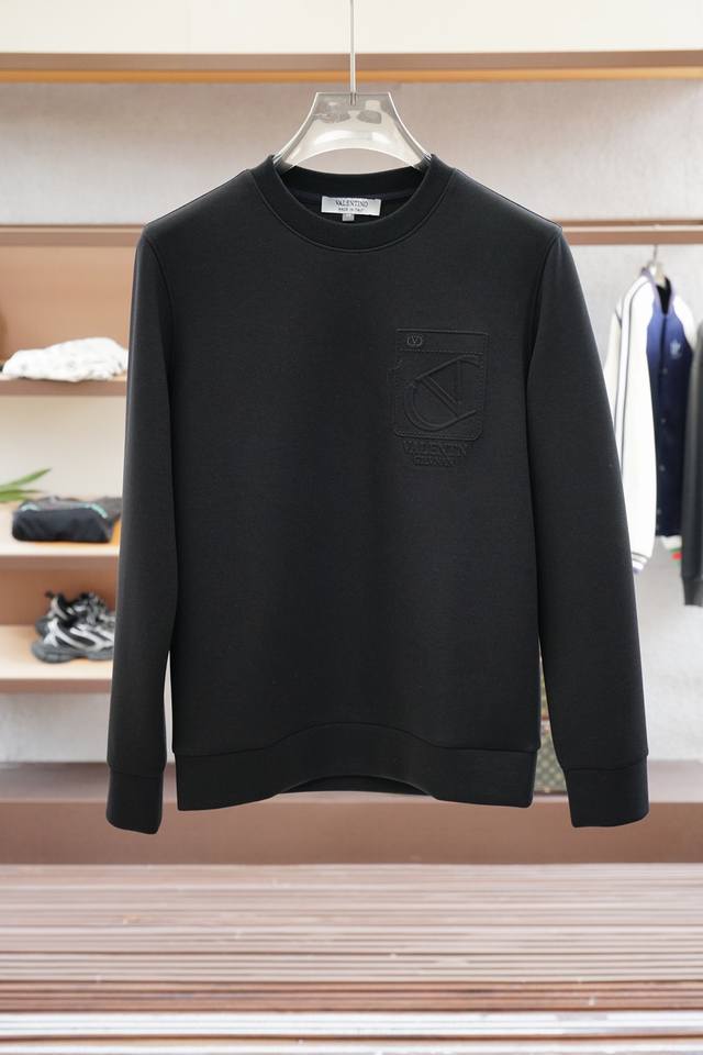 Valentino - Autumn 2025 This sweatshirt, crafted from a clean cotton knit, featu