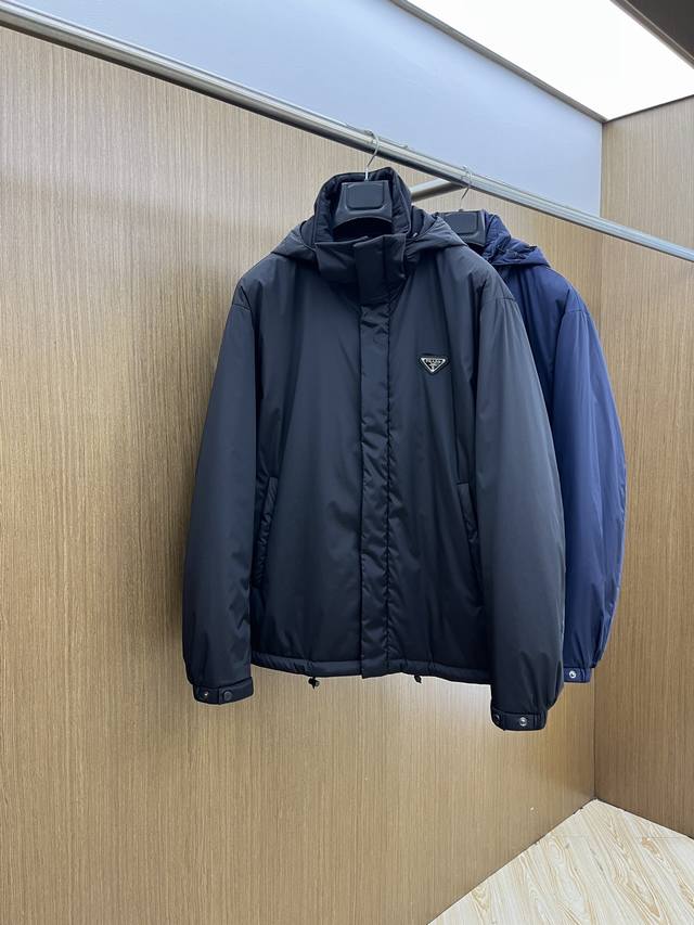 Autumn/Winter Pd 2540Ss Early Fall New Release: Prada Hooded Quilted Jacket. Thi