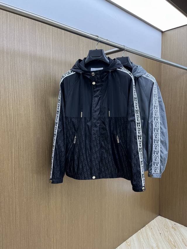 Autumn/Winter Cd 2540Ss New Dior hooded jacket for early fall. Made of monogram