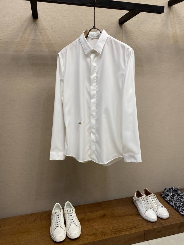 Dior, a stylish and minimalist long-sleeved shirt. This lightweight cotton shirt