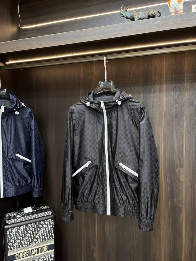 Gucci 2025Ss Early Fall New Release: This Gucci hooded jacket features a double