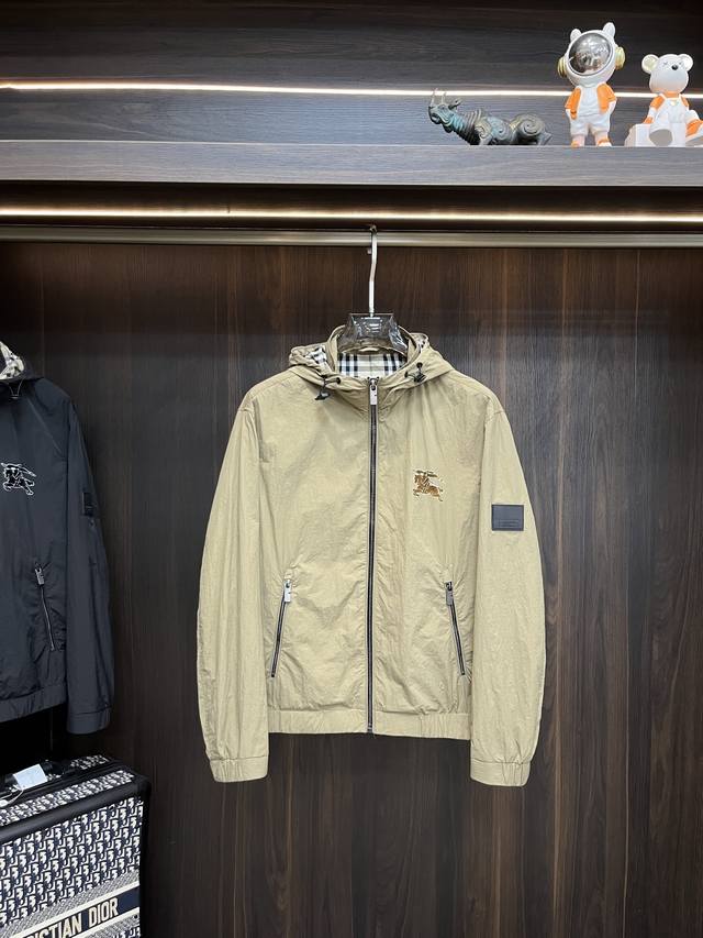 Featured Burbeery's 2025 Early Fall new release: a Burberry hooded jacket with