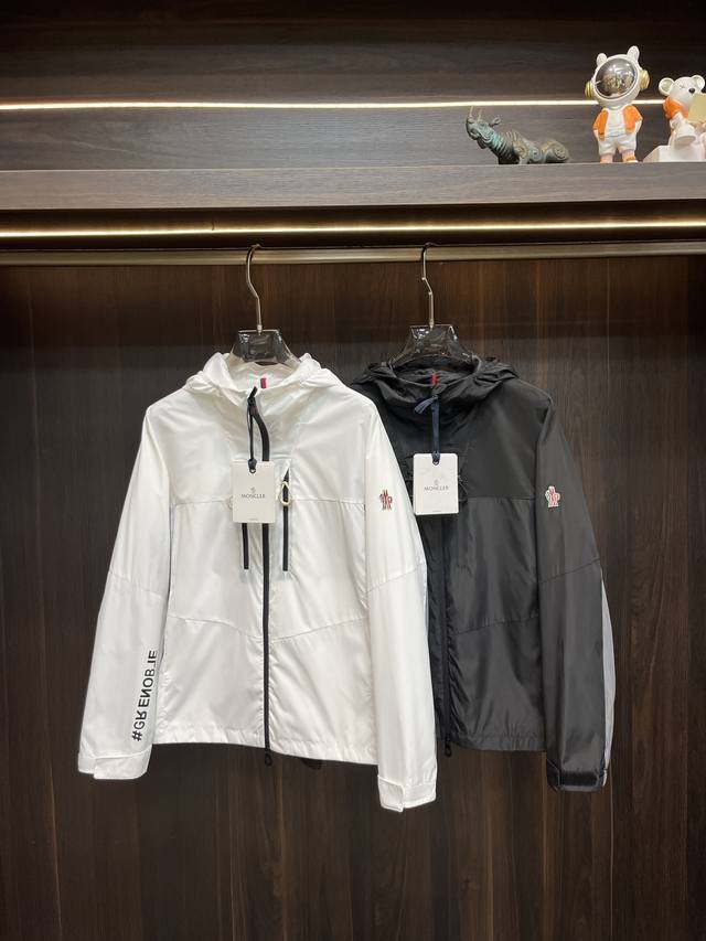 Featured: Moncler's latest 2025Ss early fall hooded casual jacket. This spring