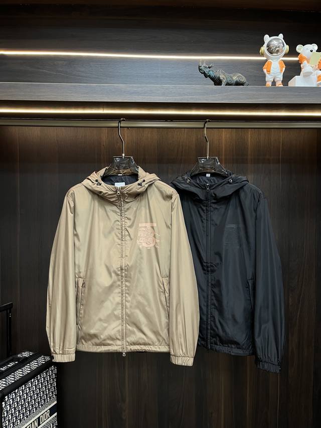 Featured: Burberry's new 2025 Spring hooded casual jacket! Featuring a hidden h