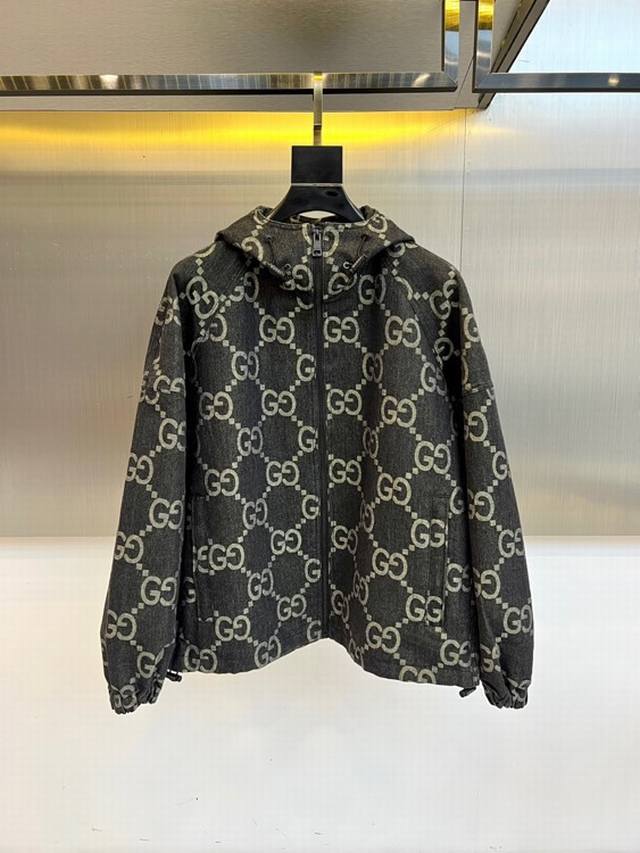 Gucc Gucci, 25S Double G Monogram hooded jacket. A dark grey base meets a light