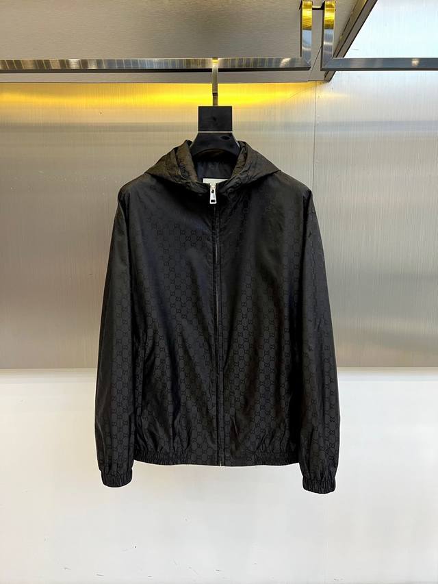 Guci Gucci Double G Monogram Hooded Jacket DDD. This dark brown jacket features
