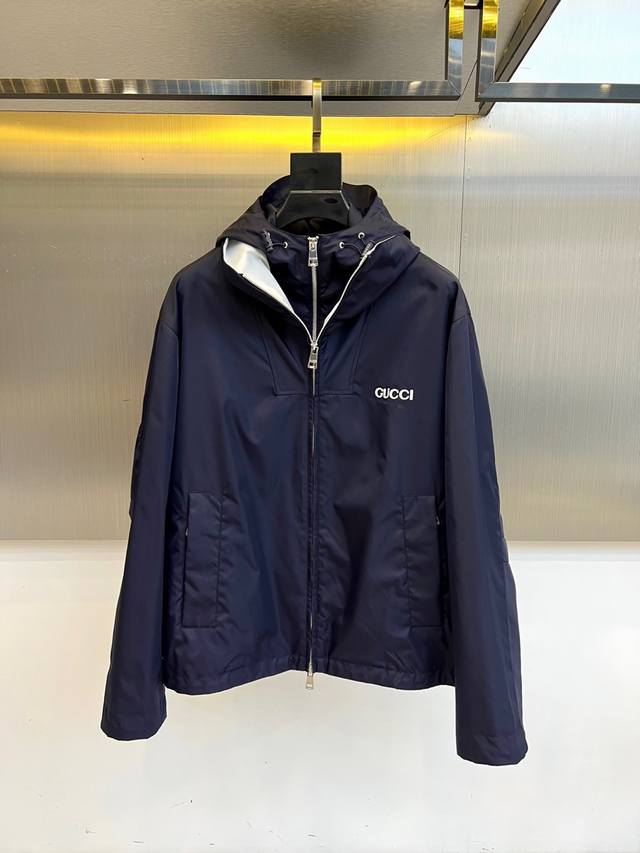 Gucc Gucci, 25S new fall/winter hooded jacket with a faux two-piece design. A cl