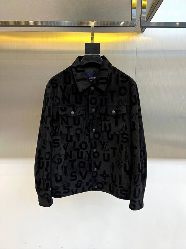 Lv, 25S flocked full-print hooded jacket. Made of plain three-dimensional woven