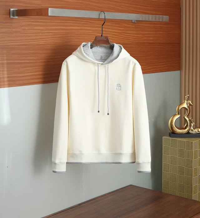 Brun*Llo Cuc* Elegant, sophisticated, and chic. This hooded casual sweatshirt fe