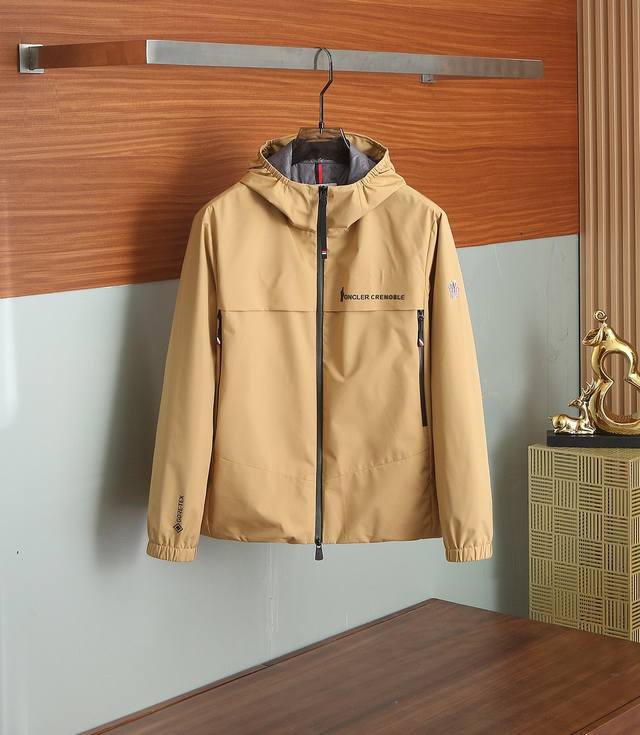 Moncler's 2025 Spring/Summer new release: a Moncler hooded jacket featuring a sc