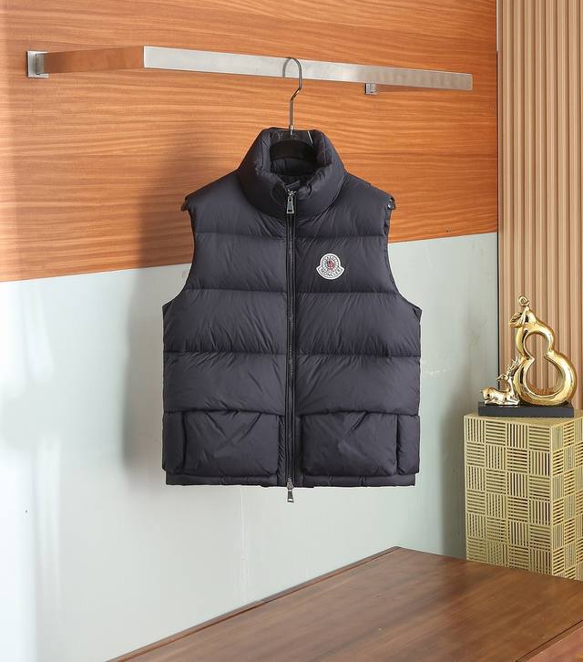 Top-grade down version, limited edition Moncler vest, the latest hit, stand-up c