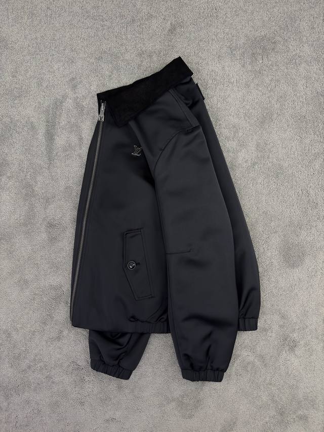 Lv's Fall/Winter 2025 hit, double-sided magic! This jacket transforms classic el