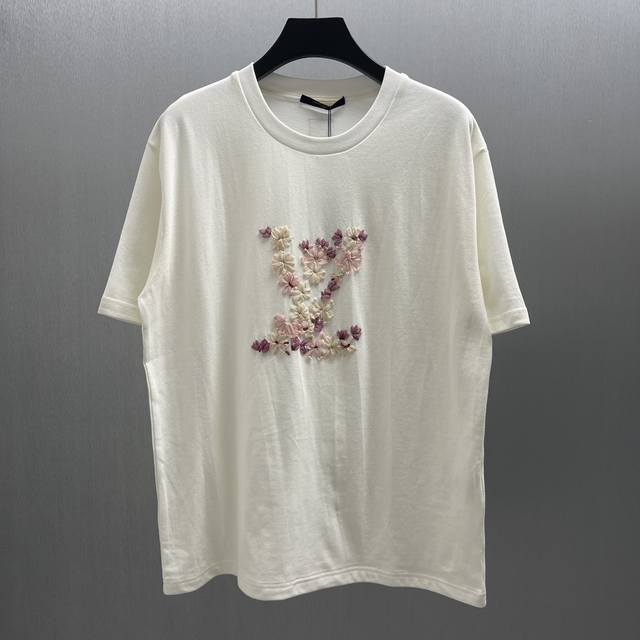Lu Silk Scarf with Sakura Logo White T-shirt Size: S-Xl This cotton T-shirt cont