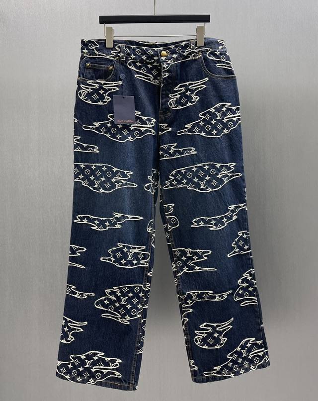 Lu Cloud Skateboard Jeans Size: S-Xl These washed skateboard jeans are from the