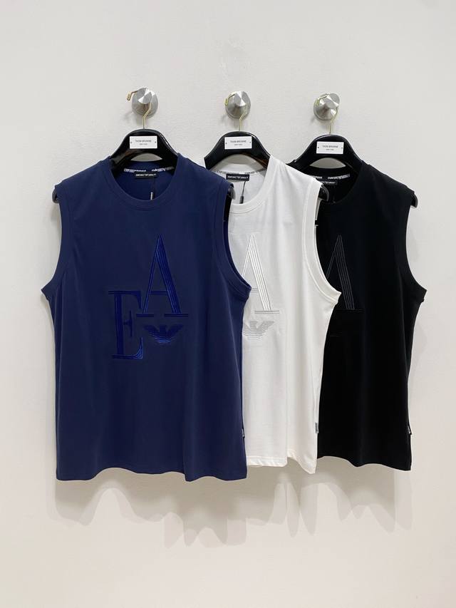Armani's new 25Ss vest features reinforced threading on the neckline and cuffs