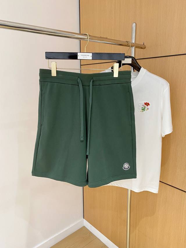 Moncler's new 2025 Spring/Summer casual shorts! Available now on the official we