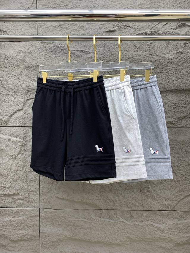 Tb Thom Browne's new 2025 summer men's casual shorts are available in three styl