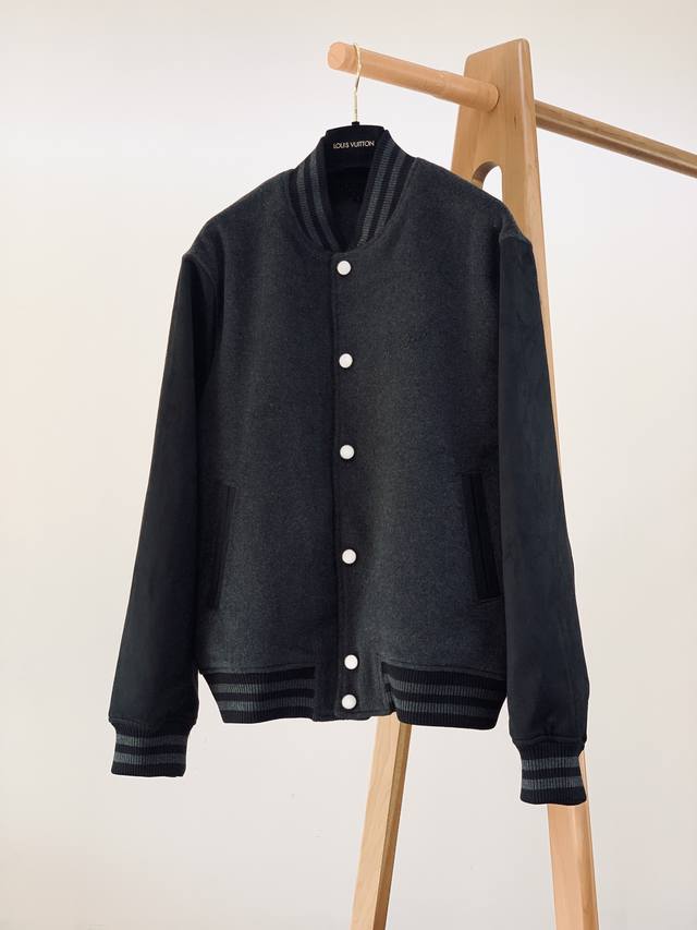 Louisvuitton's baseball-embroidered jacket, the same design as Zlatan Ibrahimovi