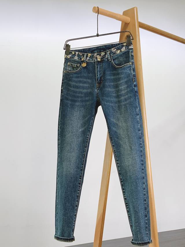 Dolce & Gabbana's 2025 Fall/Winter Early Fall jeans are a true D&G aesthetic, dr