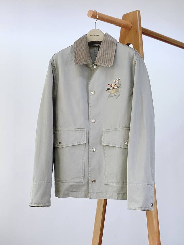Burberry's new Burberry Fall 2025 collection features a bird-themed gabardine. M