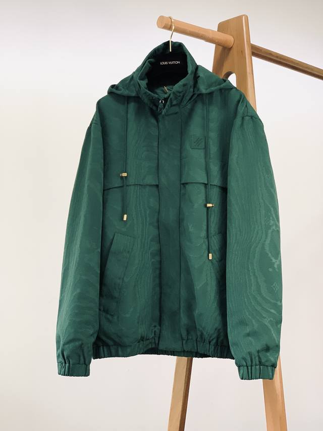 Louisvuitton's jacquard windbreaker jacket, a new arrival from Louis Vuitton's P