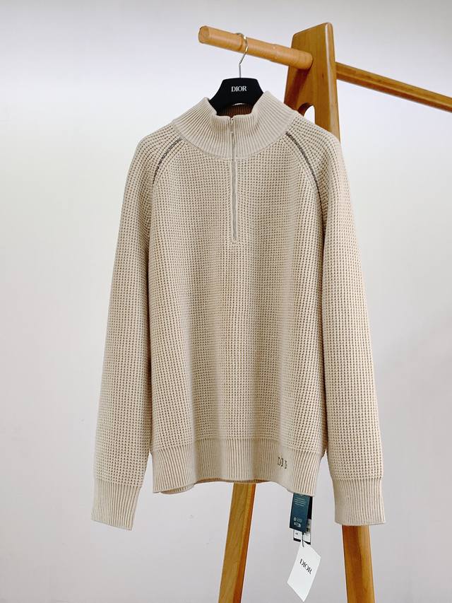 Dior Homme's Dior Homme zip-up knit cardigan. This zip-up collar cardigan clever
