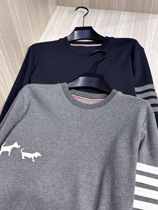 Model L813#, Tb's latest 2025 Fall/Winter men's crewneck sweatshirt with puppy
