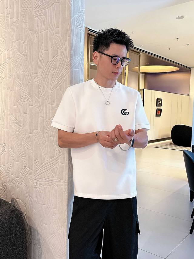 Gucci 2025 Fall/Winter Round-Neck Embroidered Short-Sleeved T-Shirt. The element
