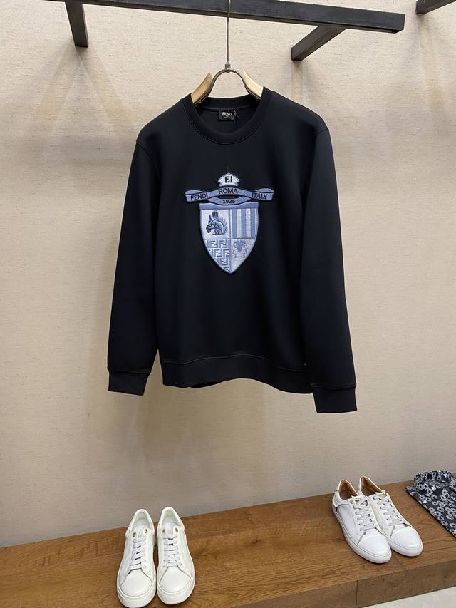 Fendi, new arrivals for the Autumn/Winter 25 season. Round-neck sweatshirt with