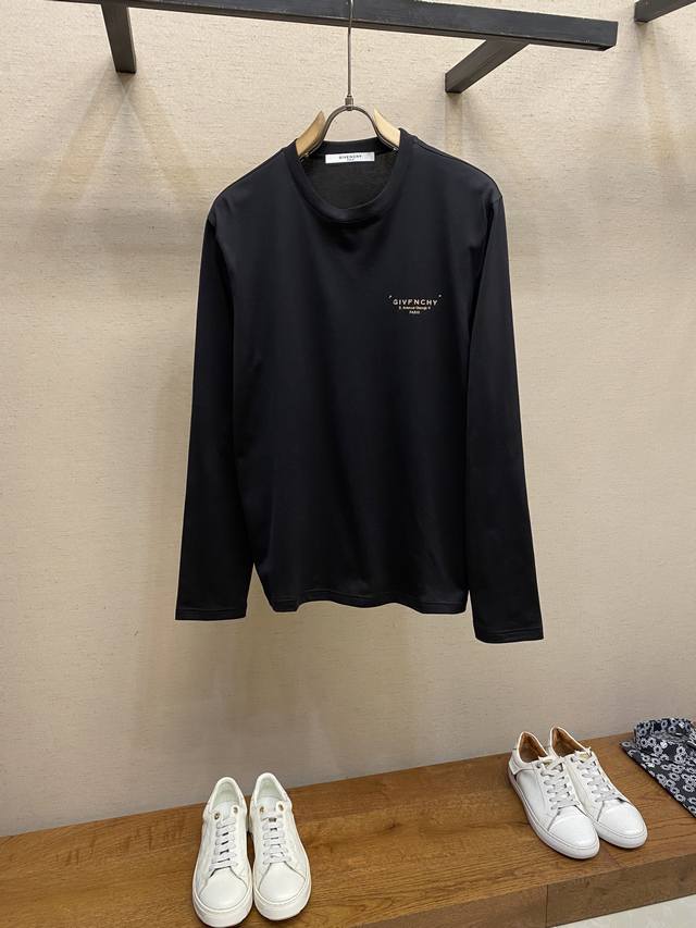 Givenchy, a unisex round-neck long-sleeved T-shirt. Perfect for outerwear in fal