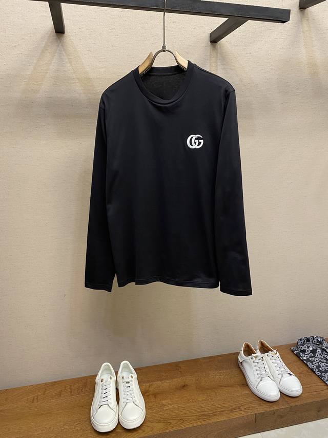 Gucci, a unisex round-neck long-sleeved T-shirt. Perfect for outerwear in fall a