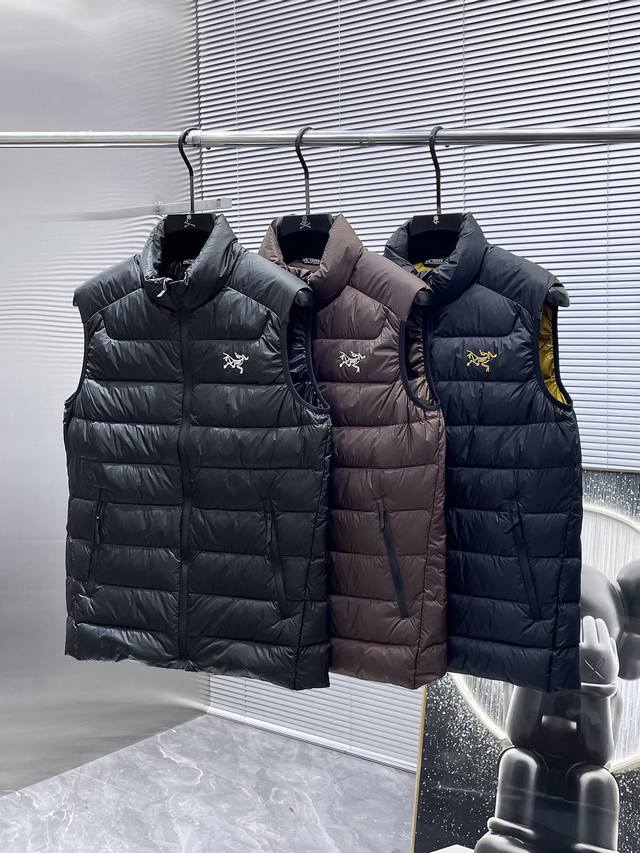 Arc'teryx's new 2025 Fall/Winter stand-up collar down jacket is a hot item, a h