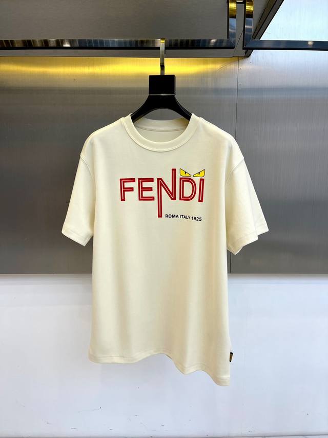 Fendi, 2025 Autumn/Winter mid-sleeve T-shirt. The red Fendi logo on the chest is