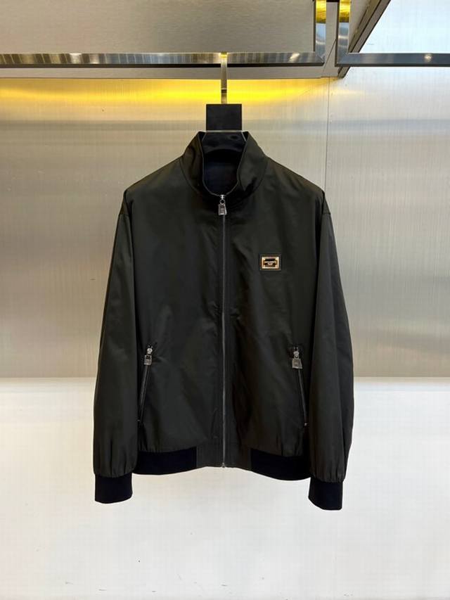 Dg Dolce & Gabbana, the latest release from the 25th Pre-Fall collection, featur