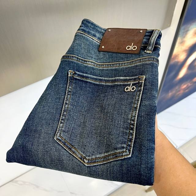 Alo, the new 2025 autumn and winter jeans, the latest versatile commuter jeans,