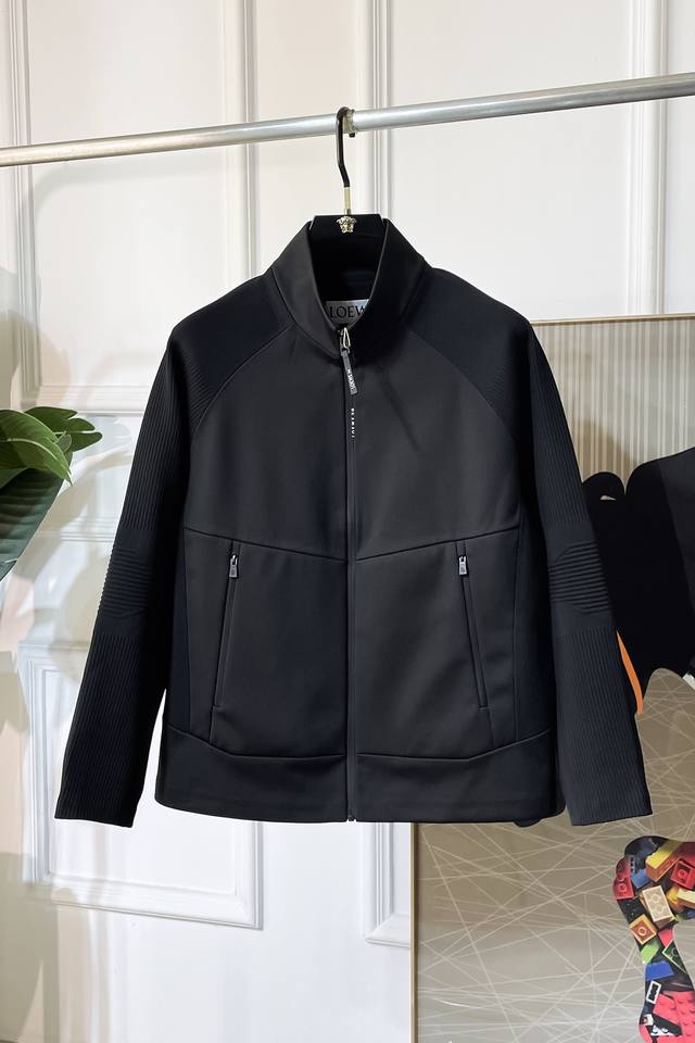 Loewe's 2025Ss early autumn new style jacket is synchronized with the official w
