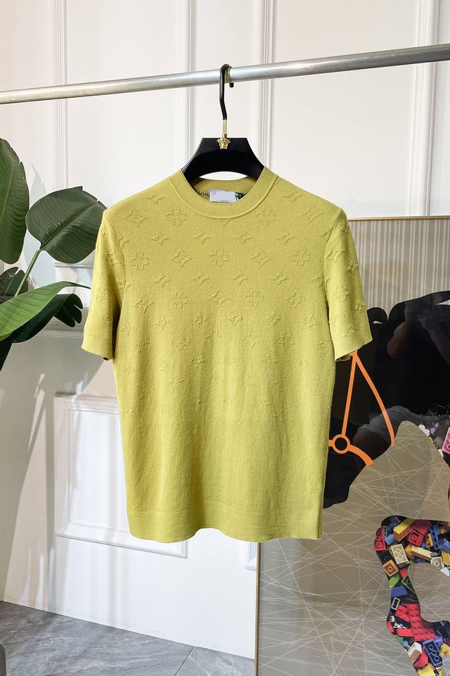 Lv -2025Ss Autumn and Winter Short-Sleeve Knitted Sweater Series! A must-have fo