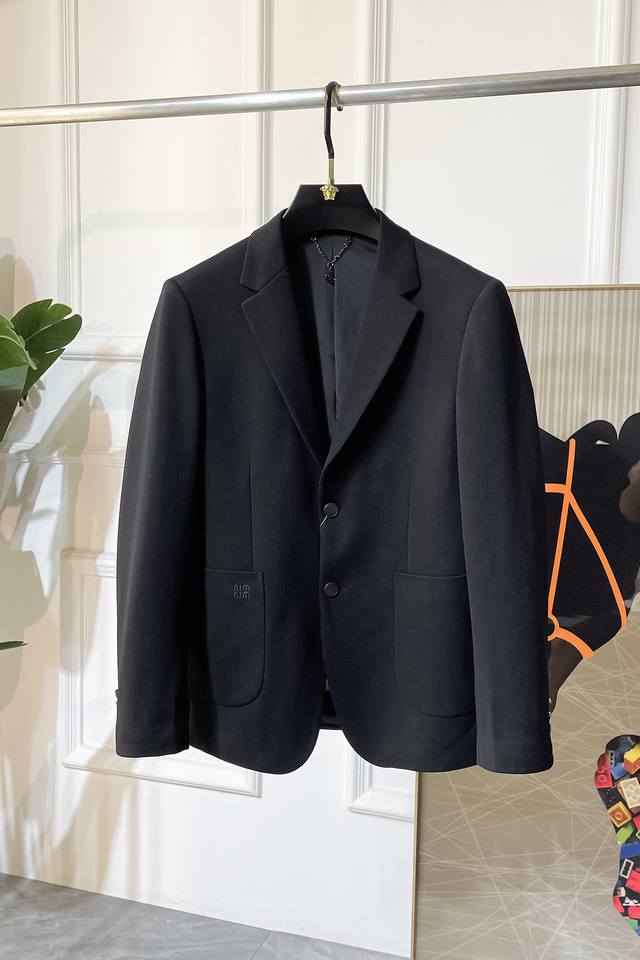 Miusiu's 2025Ss Snake Autumn/Winter hit casual blazer is a stylish and minimalis