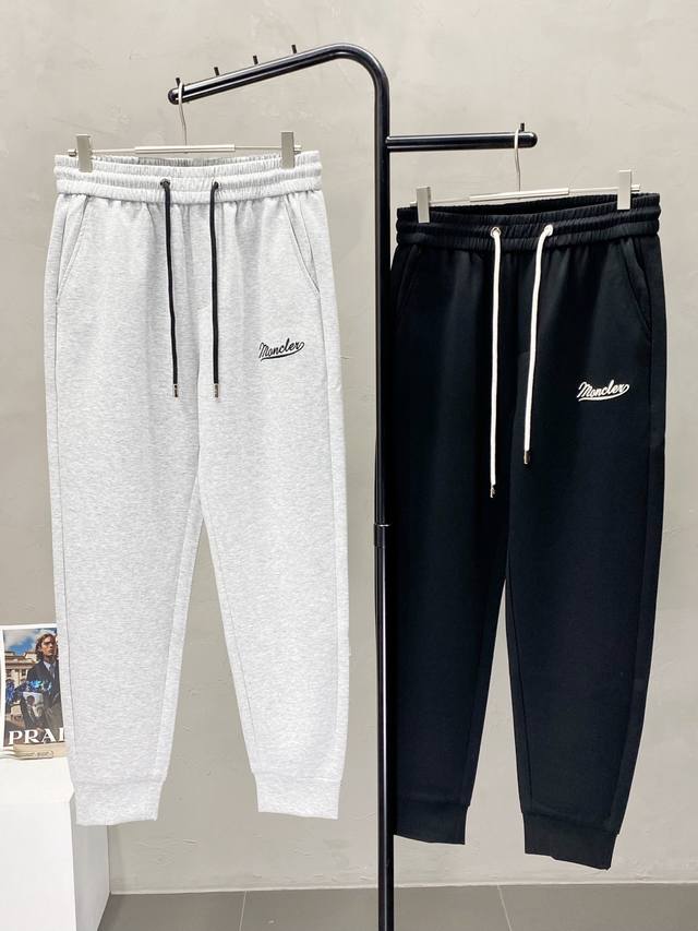 Exclusively for Moncler, these new spring/autumn casual pants are high-end! Mad