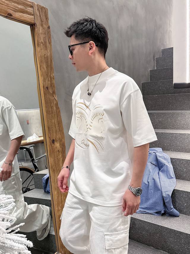 Burberry's 2025 Spring/Summer new arrivals! The latest short-sleeved, crew-neck