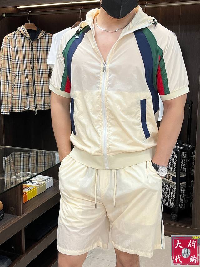 Sold as a Gucci set! Highly recommended! This spring/summer new arrival is incr