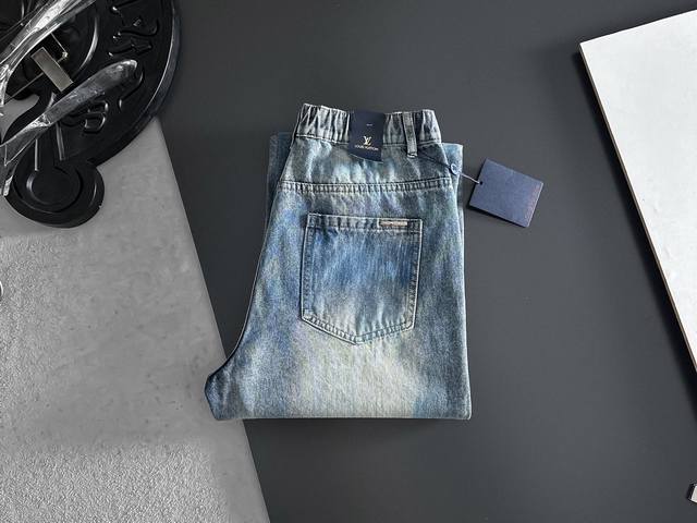 Lv Louis Vuitton loose straight-leg vintage gradient jeans are a must-have for s