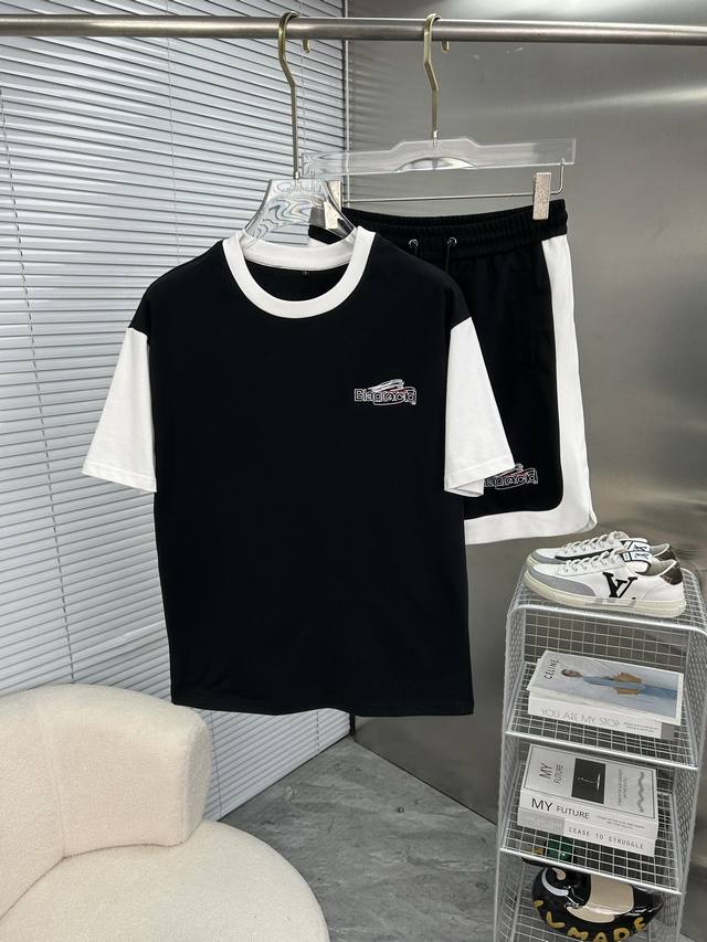 Balenciaga Parisian family 2025Ss round neck short-sleeved shorts suit. The pure