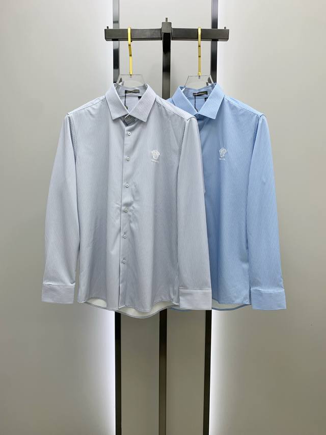 Versace's new 2025Ss long-sleeved shirt features an exquisitely embroidered logo
