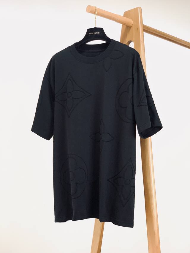 Louisvuitton 2025 Spring/Summer New Arrivals DDD. This round-neck short-sleeved